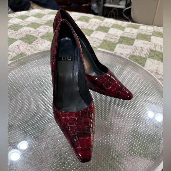 Final Sale Pre-Loved Stuart Weitzman Red Crocodile Heels - Picture 2 of 8
